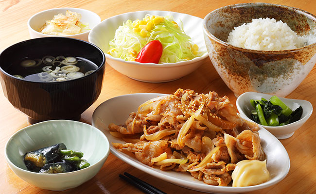 ボリュームのある食事・生姜焼き定食